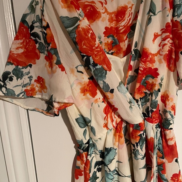 High-low wrap front floral dress with tassels - Picture 4 of 6